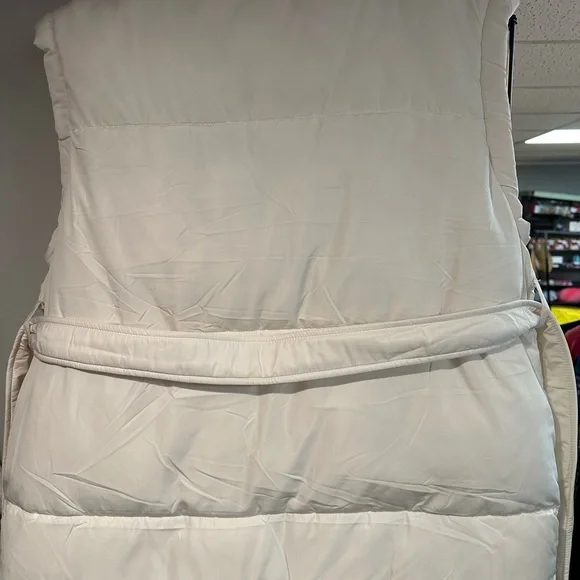 NWOT The Upside Chalet Oslo White Puffer Vest - S - Picture 4 of 5